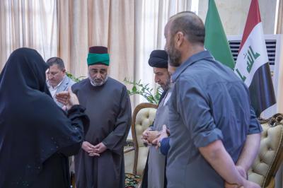 Katibu mkuu wa Atabatu Abbasiyya amekutana na familia za wakimbizi wa Lebanon katika mji wa Karbala.