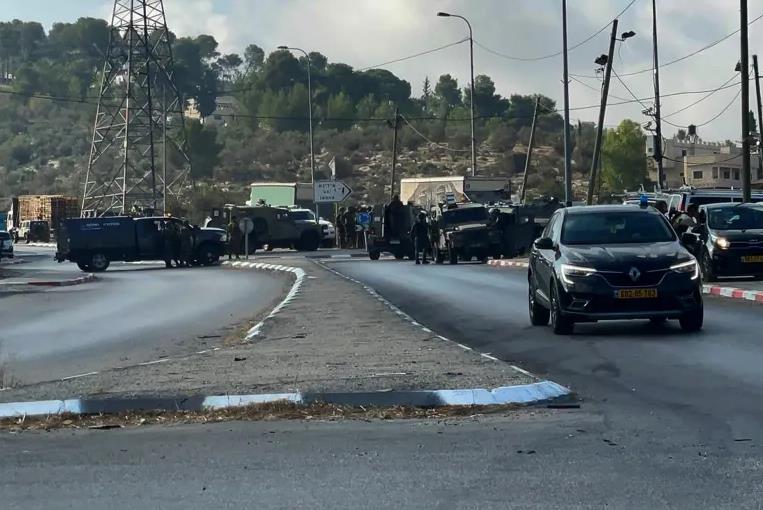مقتل ثلاثة عناصر من شرطة الاحتلال في هجوم مسلح على سيارة جنوب الضفة الغربية