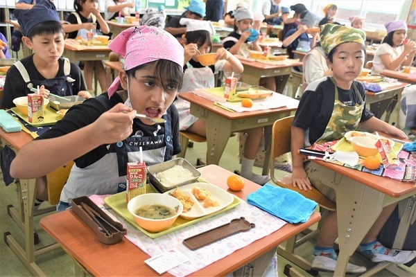 Muslim students in two Japanese towns served Halal food