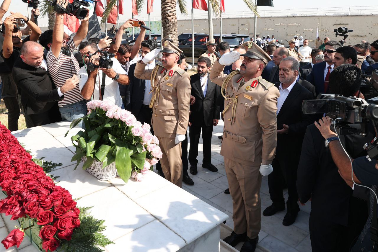 Iran's President pays tribute to resistance martyr commanders in Iraq