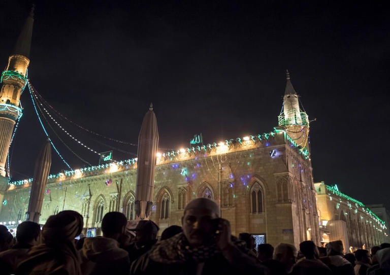 الاحتفال بالمولد النبوي في مصر: مزيج من العبادة والتراث