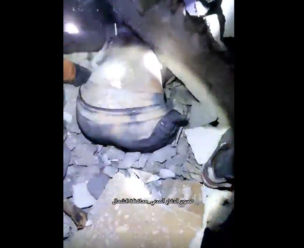 Palestinian CD teams rescue 3 survivors after Israeli airstrike hit a home in Jabalia, northern Gaza 