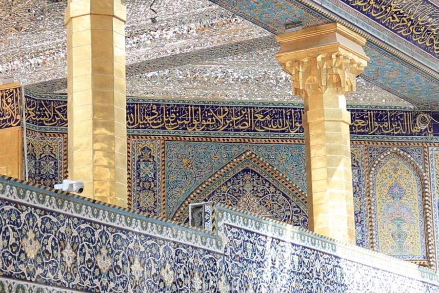 تقرير مصور/ مواصلة أعمال في تبديل مرايا طارمة مرقد أبي الفضل العباس (عليه السلام) 