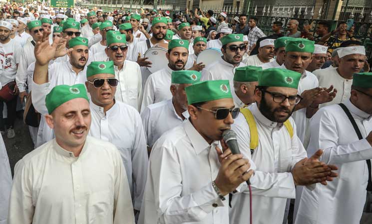 بالذكر والمدح.. أكبر موكب صوفي في مصر يحيي ذكرى مولد النبي + صور 