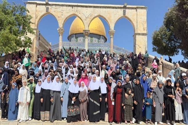 Ceremony honors 600 hijab-wearing Palestinian girls at Al-Aqsa Mosque