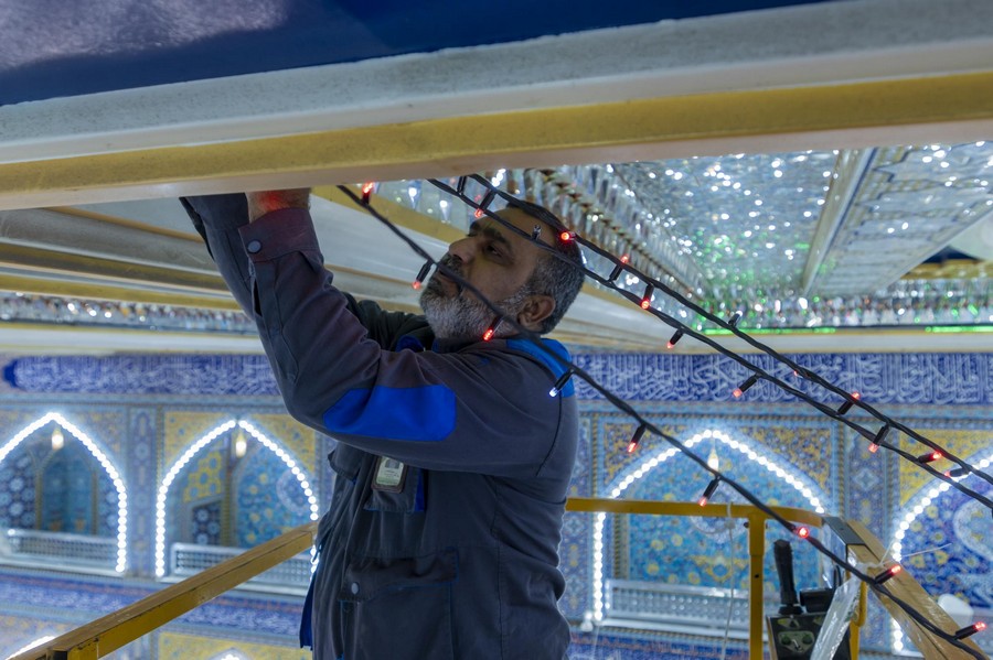 تقرير مصور/ نشر مظاهر الفرح بذكرى مولد النبيّ والإمام الصادق (صلوات الله عليهما) في العتبة العباسية 