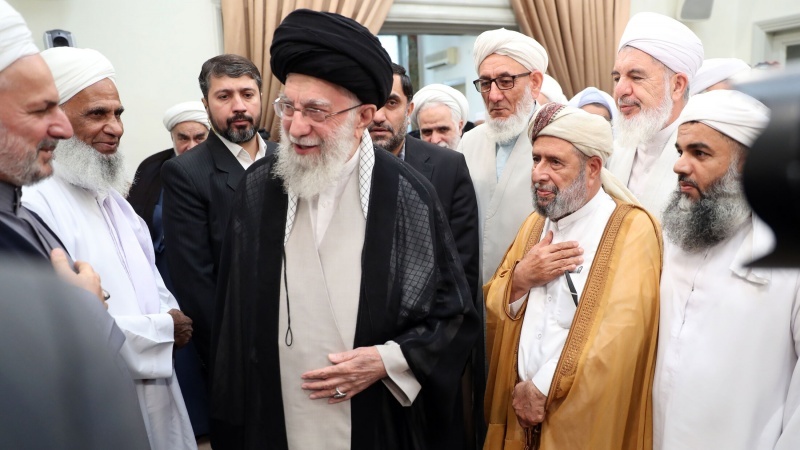 Imam Khamenei to Sunni scholars: Protecting identity of "Islamic Ummah" is essential