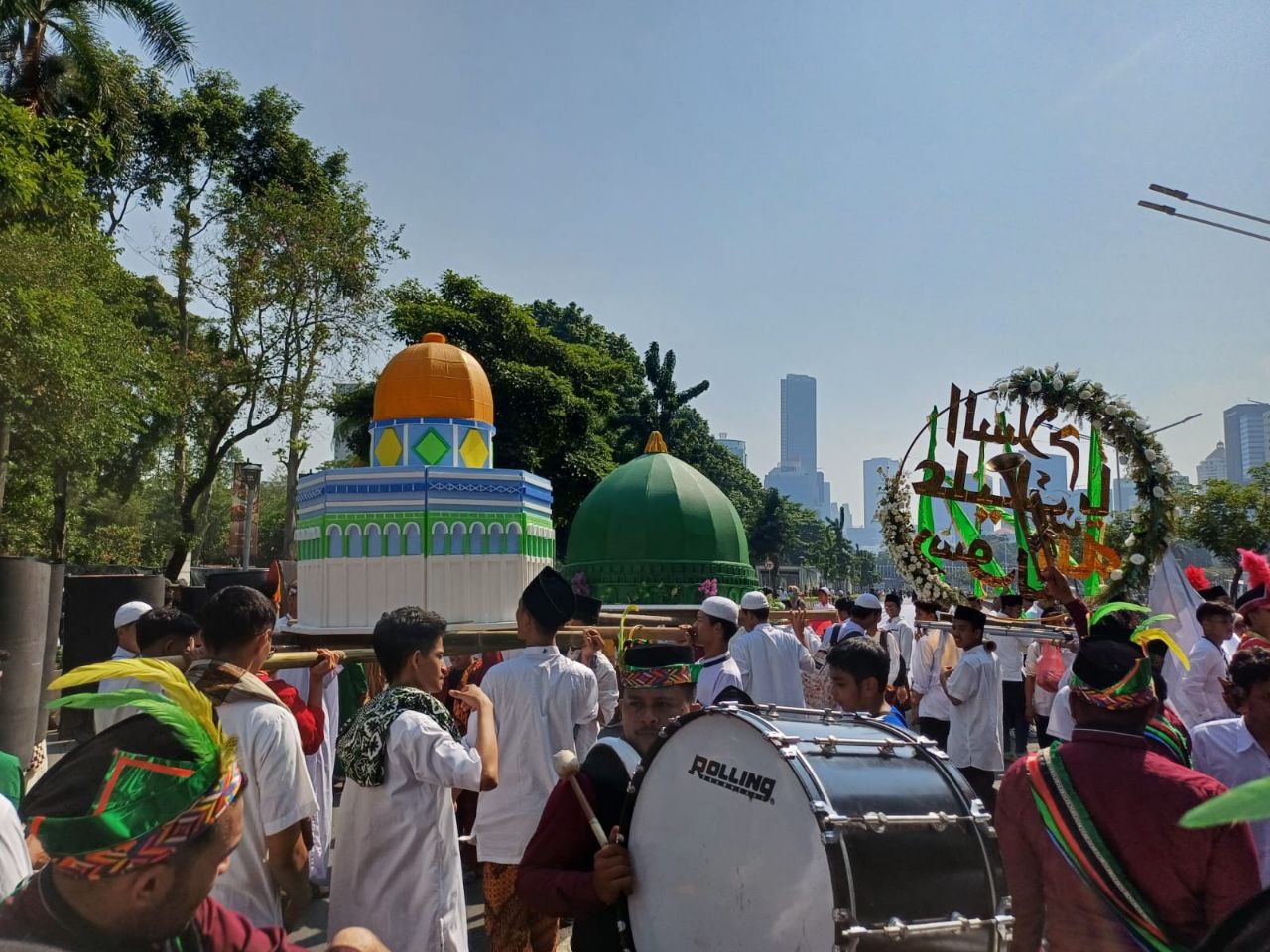 کارناوال بزرگداشت میلاد رسول اکرم(ص) در پایتخت اندونزی + تصاویر 