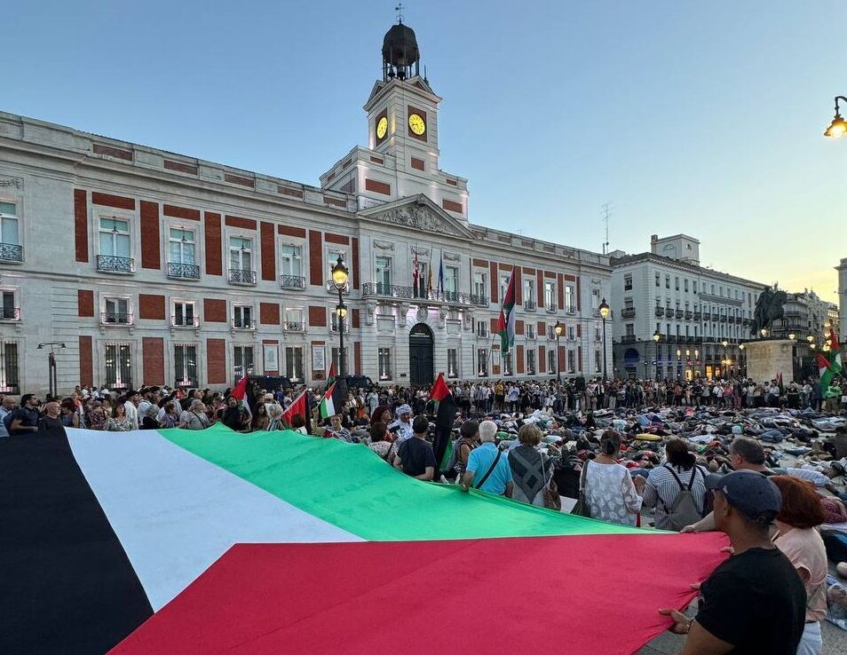 Hundreds in Madrid stage silent protest against Israeli regime genocide