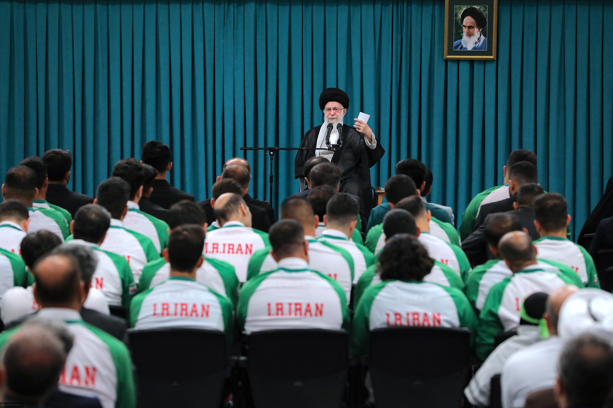 Imam Khamenei: Zionist regime kills 41,000 people but faces no bans!