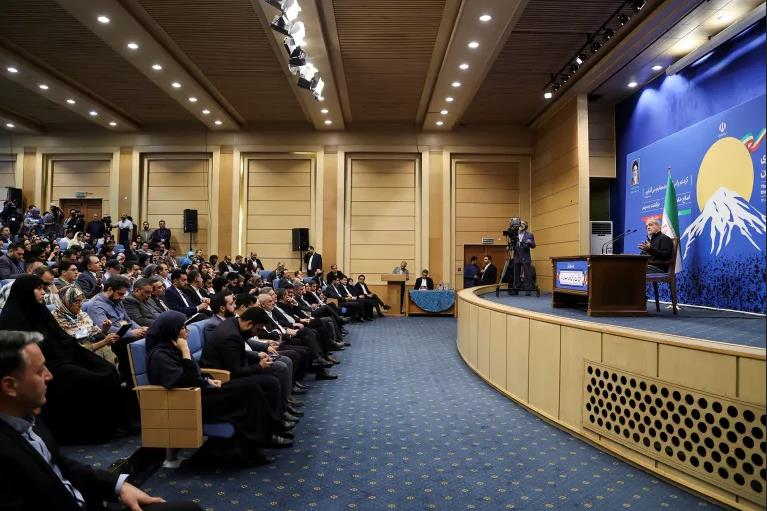 في مؤتمر الصحفي الأول للرئيس الإيراني: نحتفظ بالحق في الدفاع عن أنفسنا