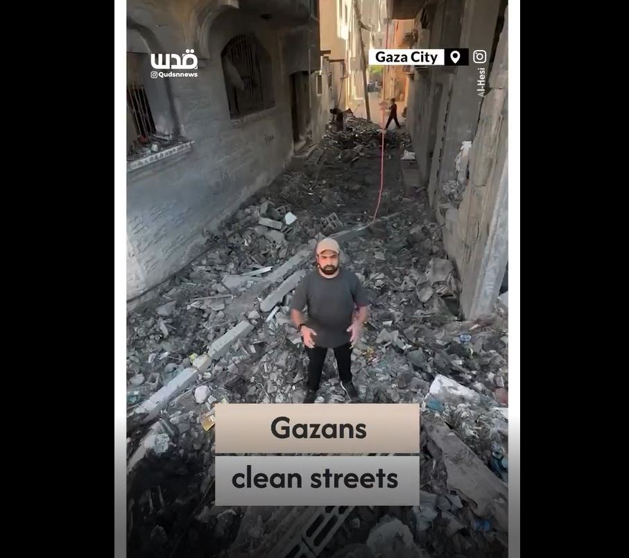 Video: Palestinians in Shati refugee camp, W Gaza clean streets in a show of defiance against Israeli aggressors
