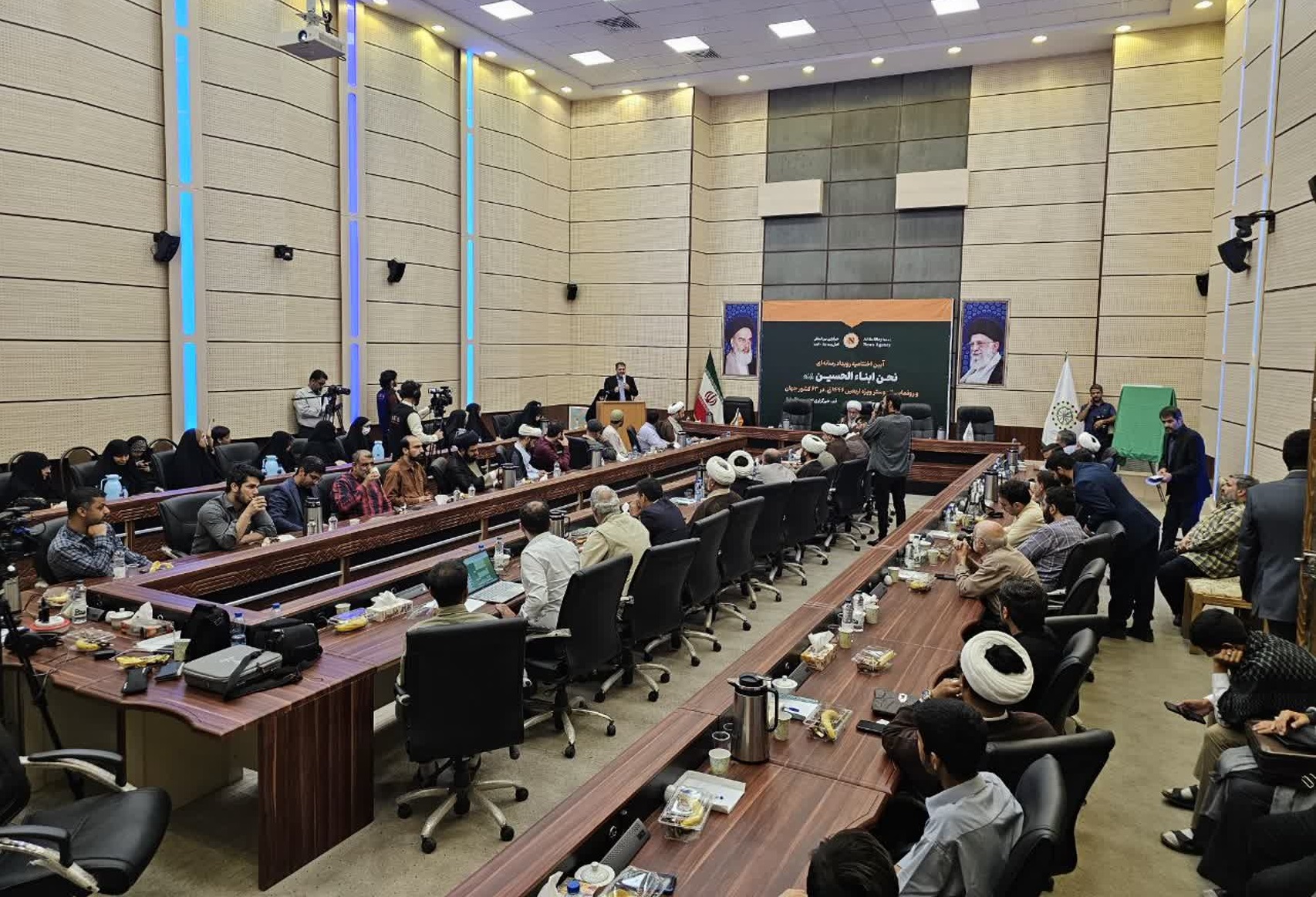  Penutupan Acara Internasional "Nahnu Abnal Husain" Digelar di Auditorium Lembaga Internasional Ahlulbait di Qom