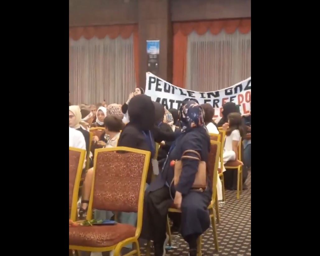 Video: Pro-Palestine activists distributed Erdogan’s speech in Istanbul 