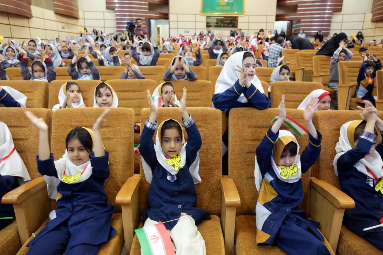 جشن بزرگ شکوفه‌های رضوی در جوار حرم امام رضا (ع) برگزار شد