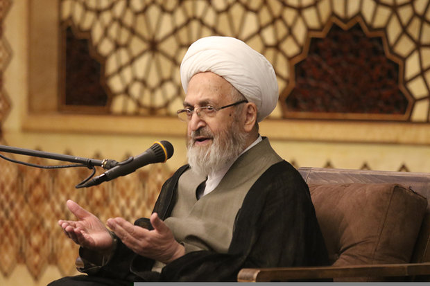 تنها گفتن تقريب تقريب يا ايها المسلمون قاربوا الخطى كافی نيست