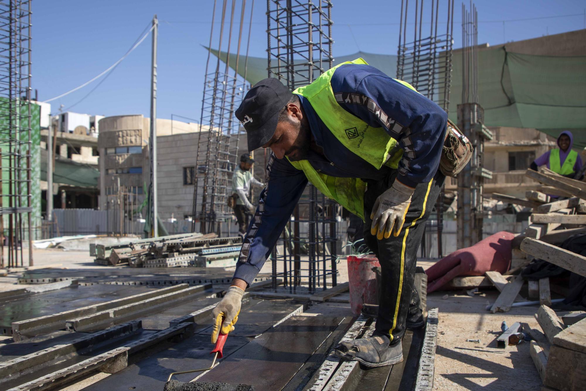 Staffs of Al-Abbas Shrine resume work on Umm Al-Baneen Courtyard Project (+Photos)