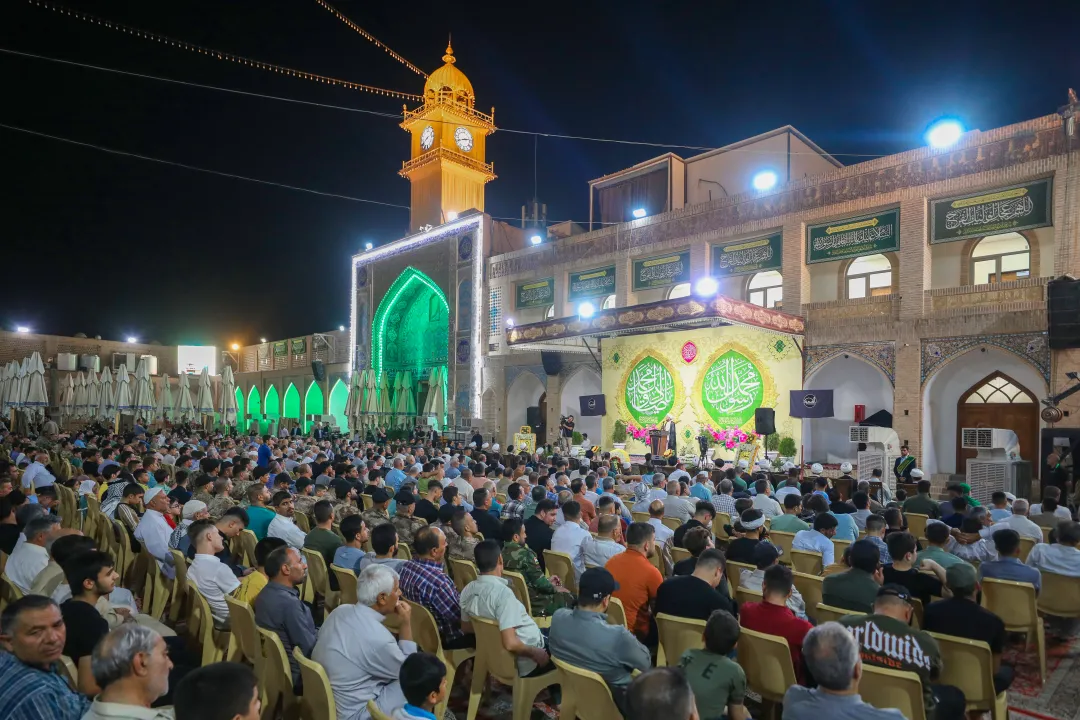 أهالي طوزخورماتو يحتفلون بذكرى ولادة النبي الأعظم(ص) وحفيده الإمام الصادق(ع) في الصحن العسكري المطهر+(صور)