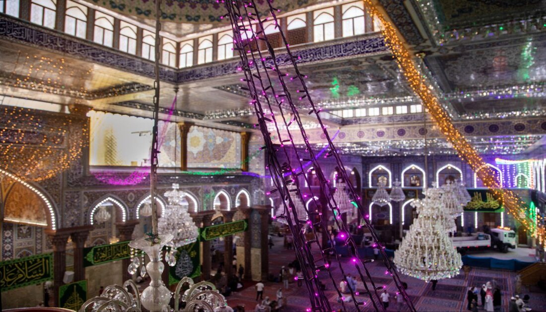 نشرات ضوئية داخل وخارج الصحن الحسيني بذكرى ولادة النبي الأكرم (ص وآله) وحفيده الإمام الصادق (ع)+(صور)