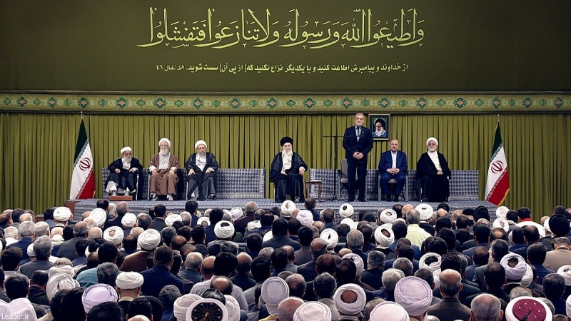 Ayatullah Khamenei: Membangun Umat, Pelajaran Terpenting dari Nabi SAW