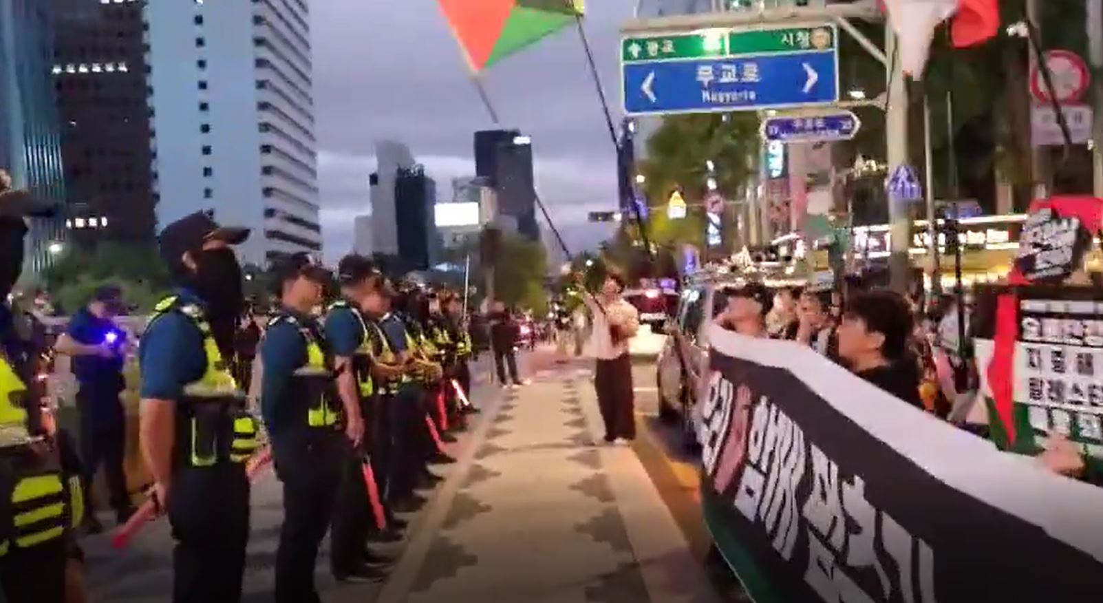 Video: Hundreds of pro-Palestine protesters marched in Seoul, South Korea denouncing Israeli genocide in Gaza