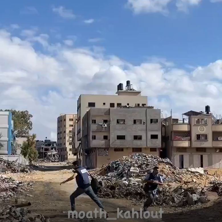Video: Moment Israeli warplanes bomb a house in Jabalia, northern Gaza Strip