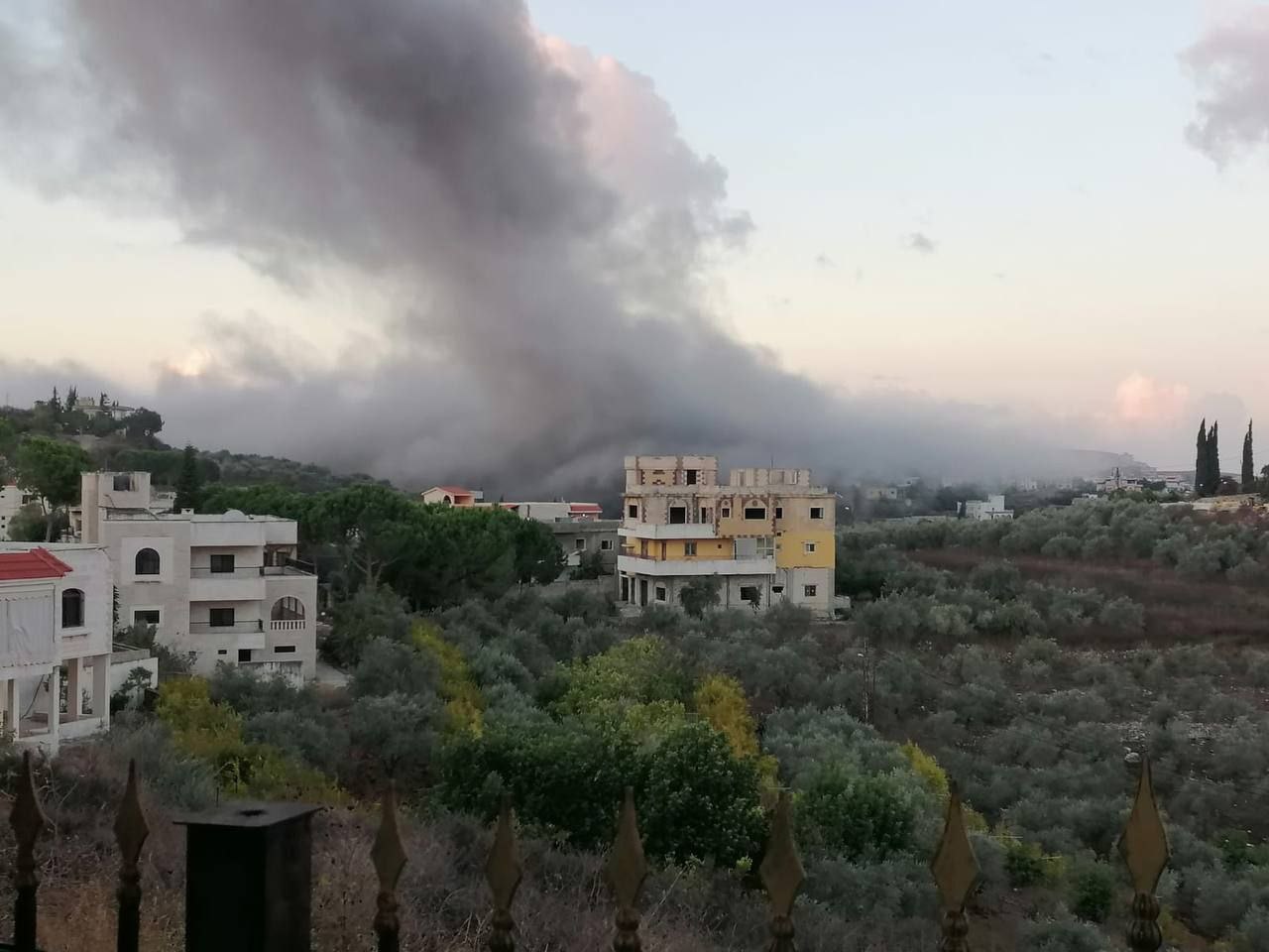 Video: A series of violent Israeli air strikes target several towns in southern Lebanon