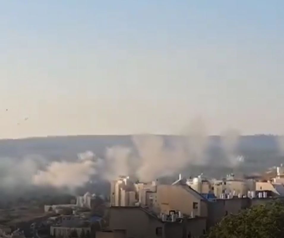 Video: Israeli Iron Dome failed to intercept dozens of rockets fired from Lebanon striking occupied Safad 