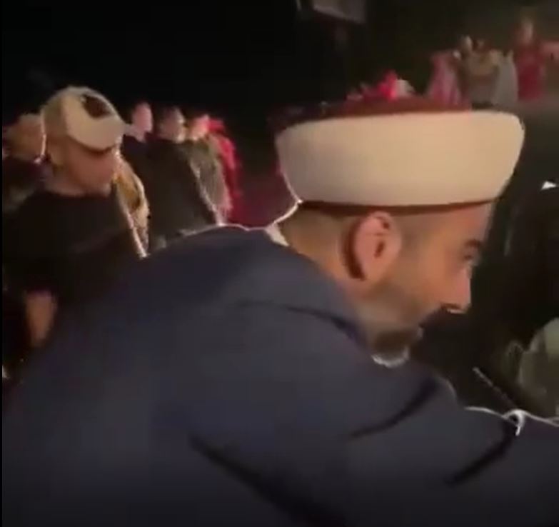 Video: People of Tripoli in northern Lebanon warmly welcome people of south who have been displaced