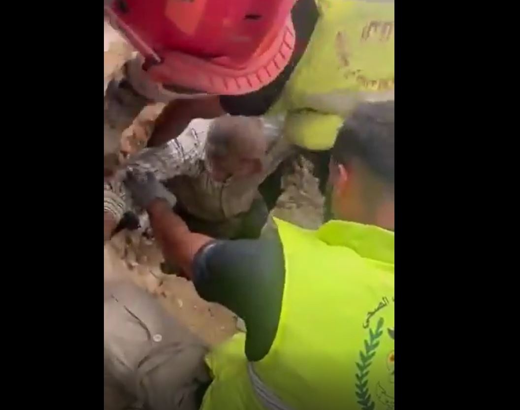 Video: An elderly rescued from rubble of a home destroyed by Israeli shelling in Al-Burj, Lebanon 