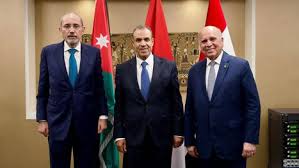 وزراء خارجية مصر والأردن والعراق يحذرون من الدفع الإسرائيلي نحو "حرب شاملة"