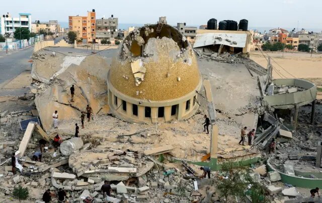 فيديو | لحظة تفجير قوات الاحتلال مسجدا في مدينة رفح