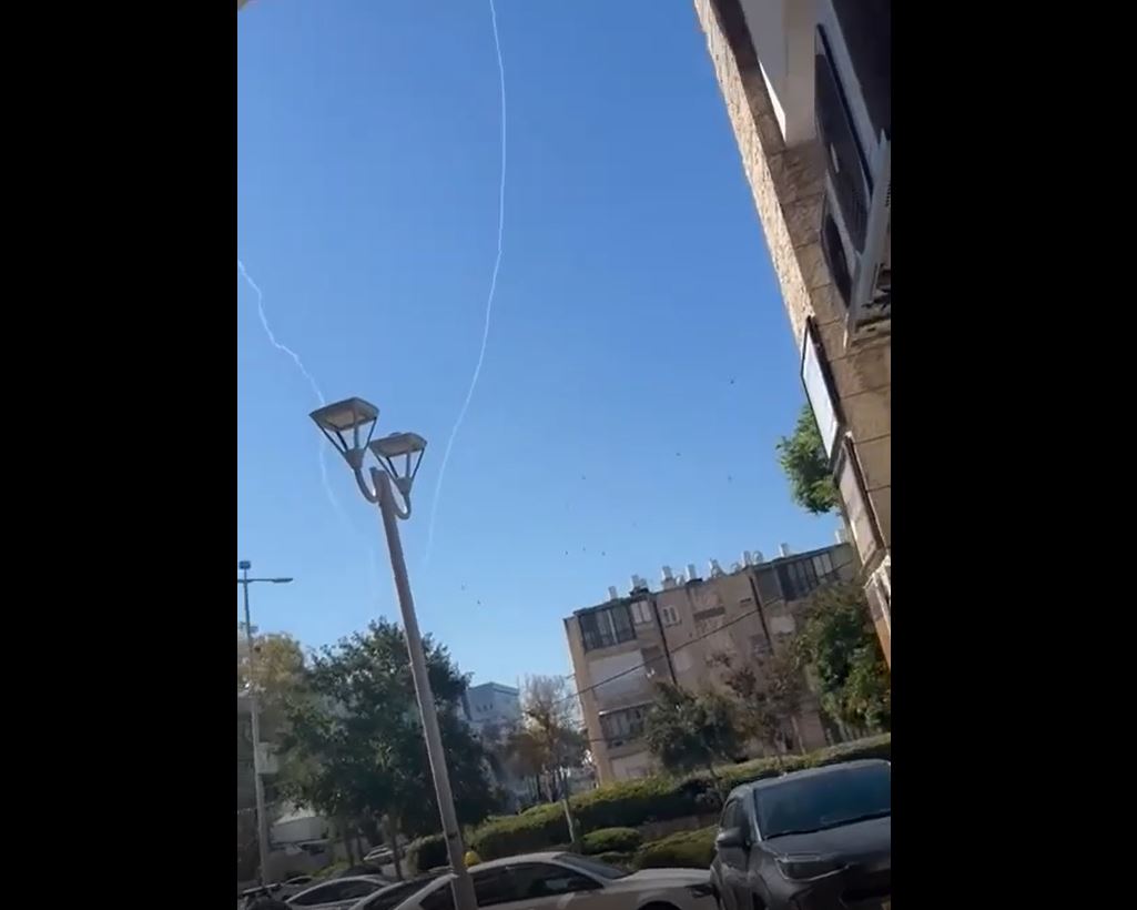 Hebrew sources: Interceptor missiles launched in skies of Acre to confront missiles from Lebanon