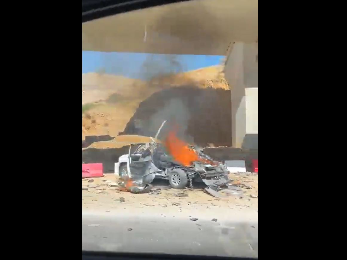 Video Breaking: Israeli occupation aircraft target a civilian vehicle on Dhahr al-Baydar road in Lebanon