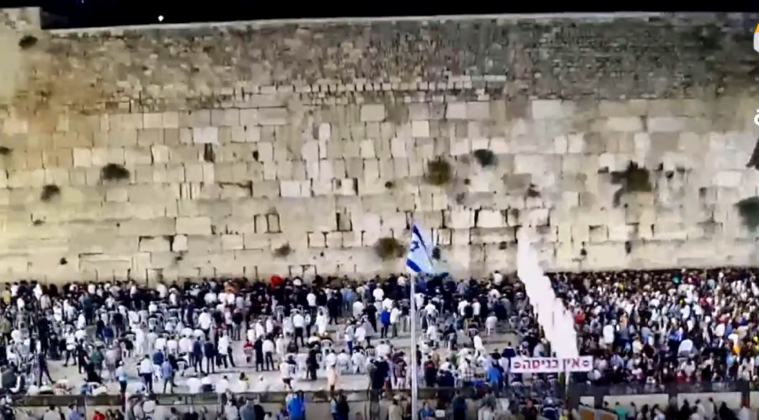 Video: Hundreds of colonial Israeli settlers celebrating assassination of Hassan Nasrallah in occupied Al-Quds
