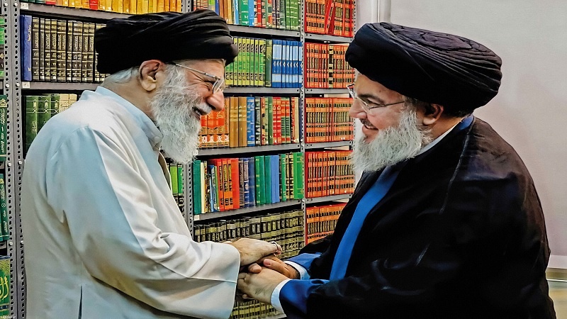  Ayetullah Hamenei: Direniş cephesinin çökmekte olan Siyonist rejime vurduğu darbeler daha yıkıcı olacaktır