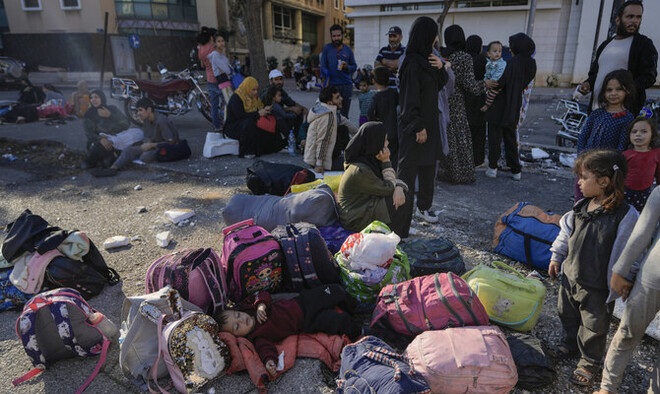 صہیونی جارحیت، بیروت کے سینکڑوں خاندان ساحلوں اور سڑکوں پر منتقل