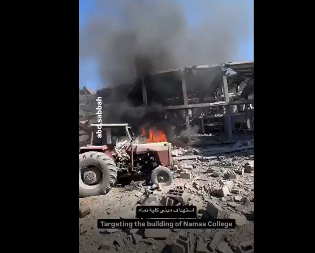 Video: Israeli aircraft bombarded buildings sheltering displaced Palestinians in Jabalia, N Gaza / 7 martyred
