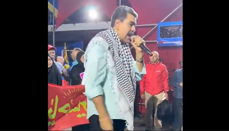 ویدیو | حضور رئیس‌جمهور ونزوئلا در کنار پرچم «یا حسین» در تجمع حامیان مقاومت