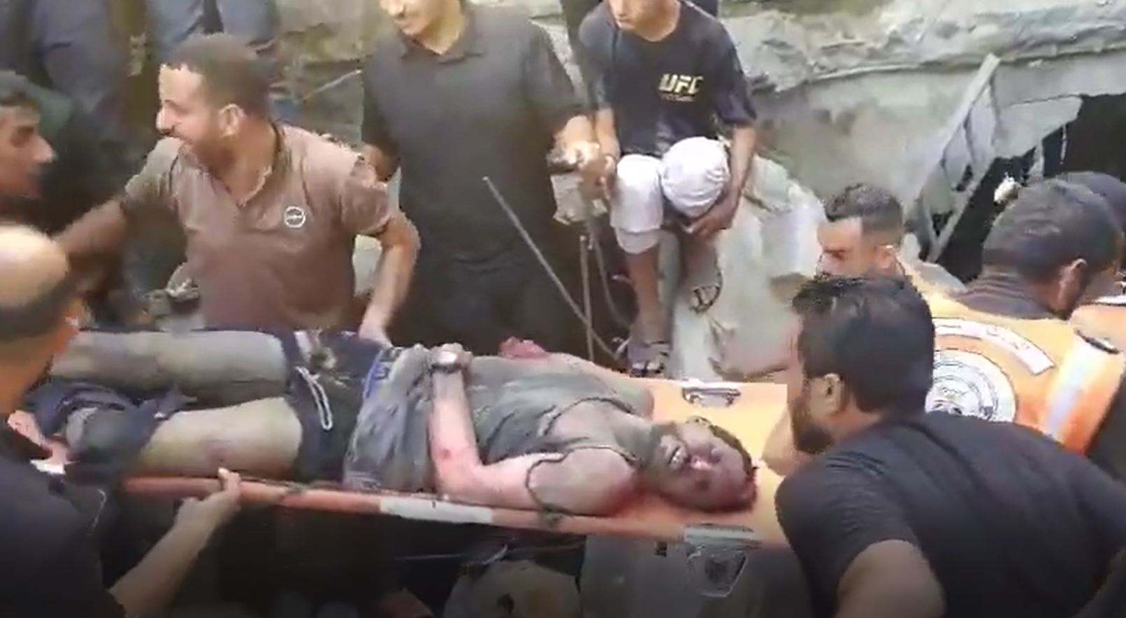 Video: A Palestinian martyred, several injured in Israeli airstrike targeting a building in Jabalia, Gaza