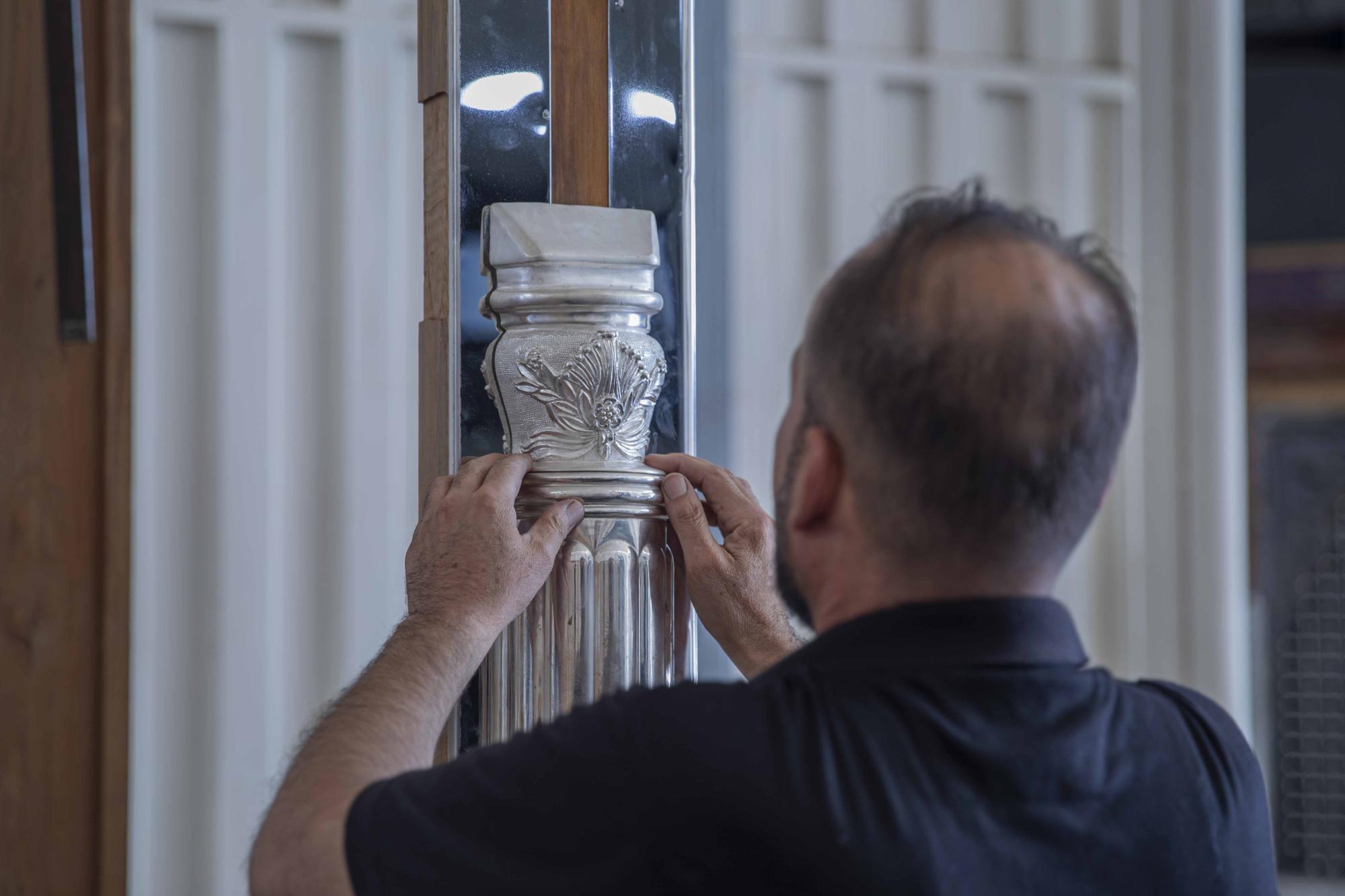 Al-Abbas shrine finishes work of grid's facade in Imam Ali's Holy Shrine