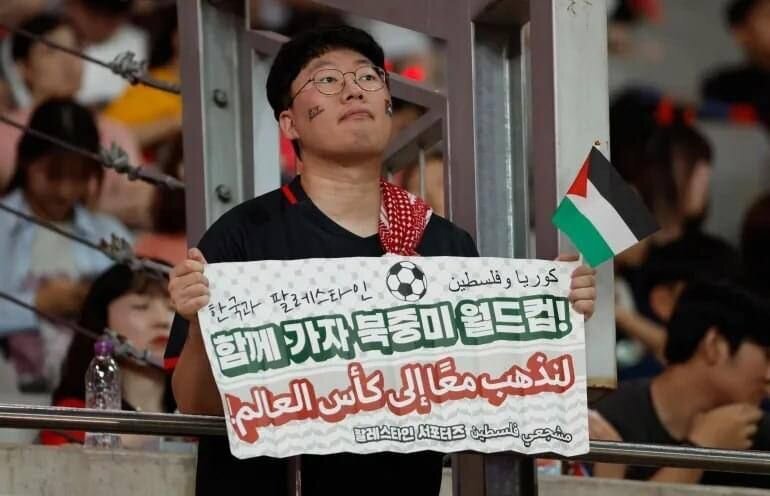 South Korean football fans cheer for Palestine (+Photos)