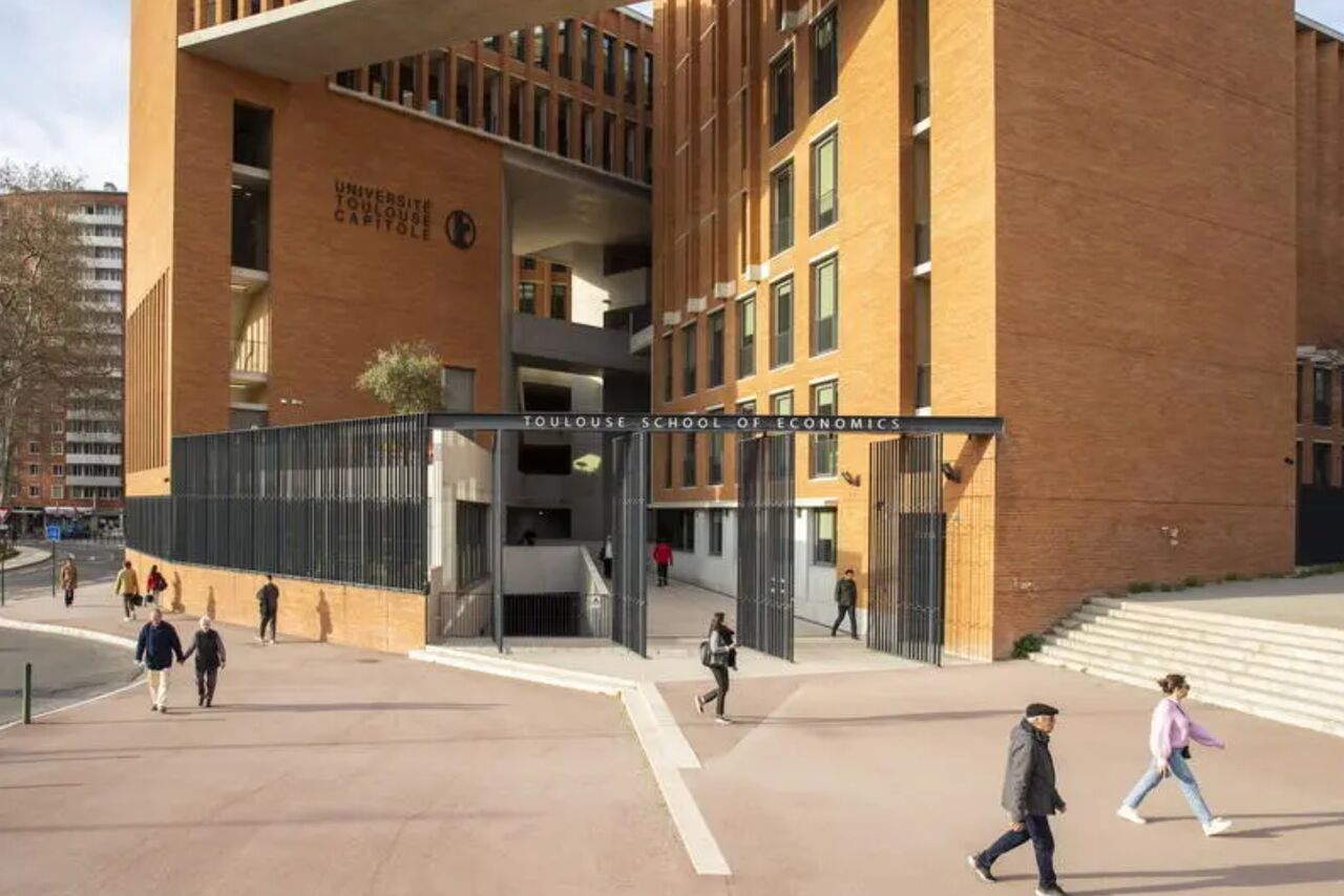 French professor suspended for criticizing Zionist regime