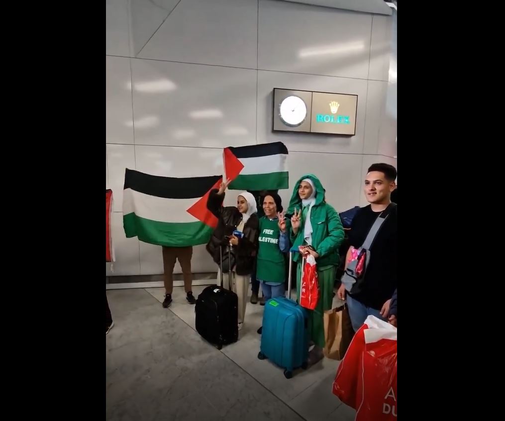 Video: French activists warmly welcomed a Palestinian delegation upon their arrival in the country