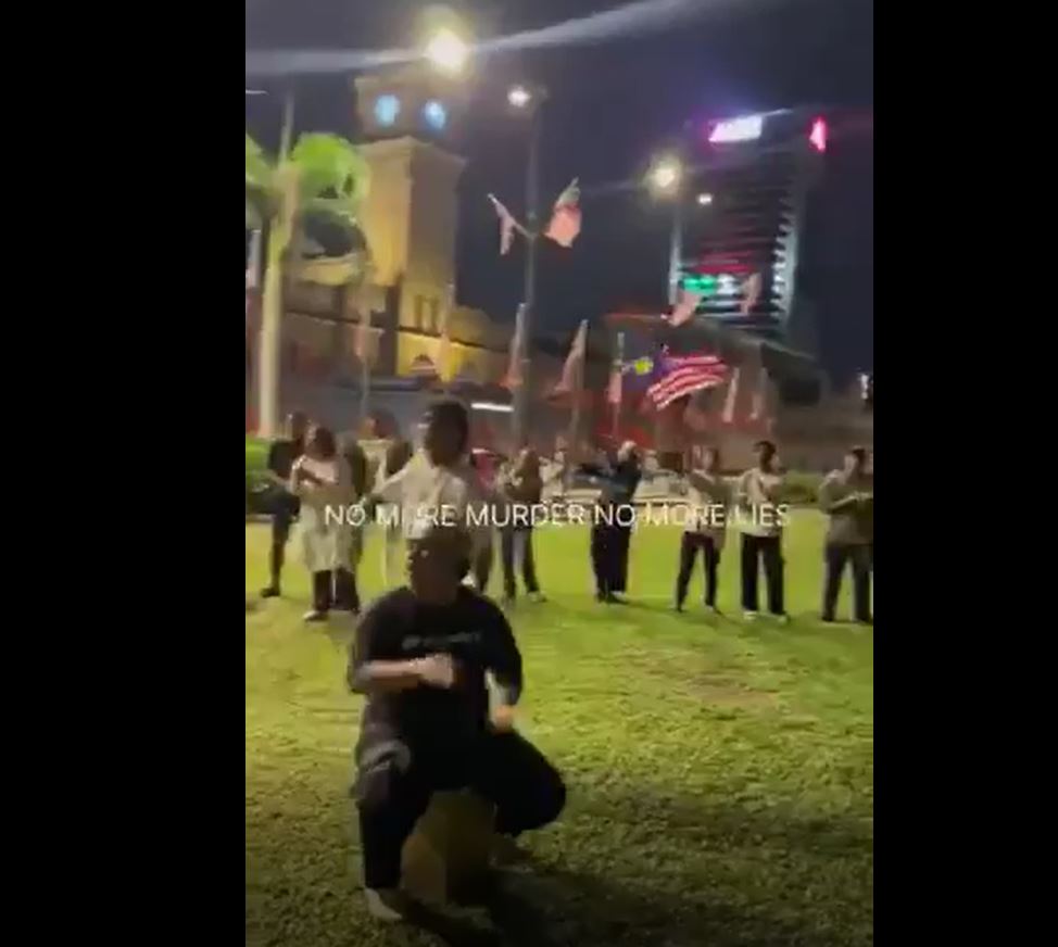Video: Pro-Palestine demonstrators in Kuala Lumpur, Malaysia staged a walkout in solidarity with Gaza