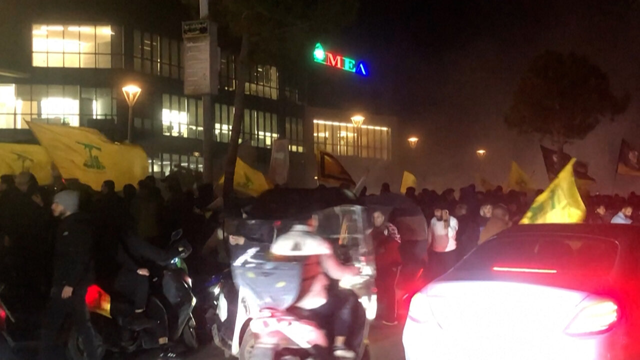 Raportek li ser kombûna aştiyane ya xelkê Lubnanê li ser rêya firokexaneya Beyrûtê + wêne û vîdyo
