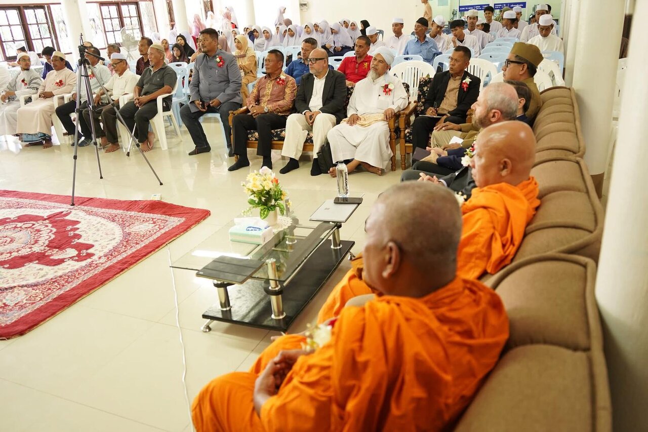 Gambar: Perjumpaan "Penyelamat Akhir Zaman" Antara Agama-agama di Selatan Thailand