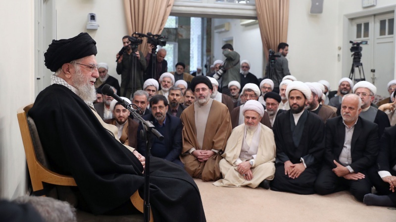 Tasnim-Korankommentar, das große Geschenk der Schiiten an die islamische Welt; Revolutionsführer: Diese Interpretation ist eine Quelle der Ehre