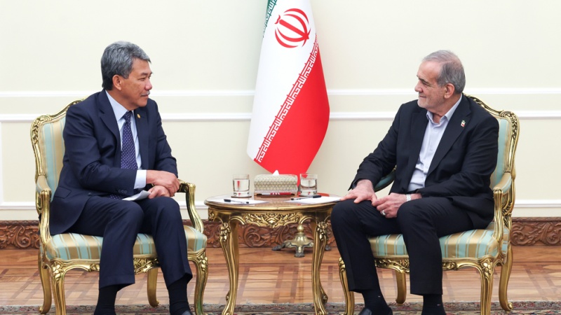 Rais wa Iran ataka kuimarishwa uhusiano wa mataifa ya Waislamu