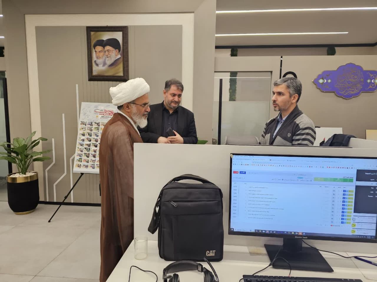 عکس خبری | مسئول دفتر نمایندگی شورای عالی حوزه در هیئت نظارت بر مطبوعات از خبرگزاری ابنا بازدید کرد